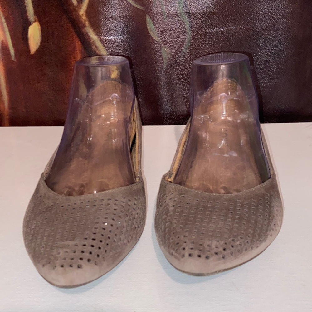 Vionic Women's Perforated Flats in Taupe